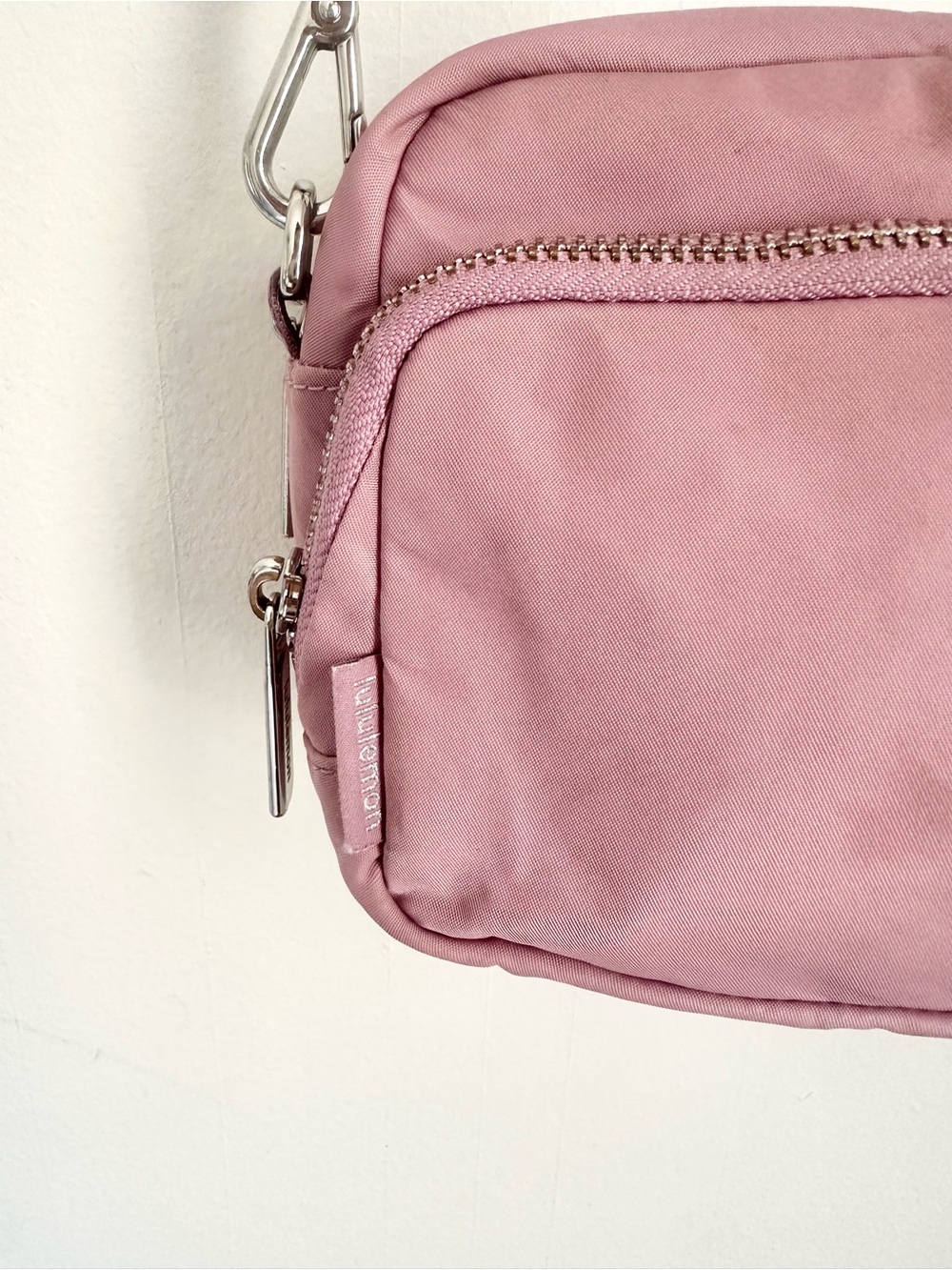 Lululemon Everywhere Crossbody Bag 2L Rose Blush Adjustable Belt Bag - Picture 4 of 6